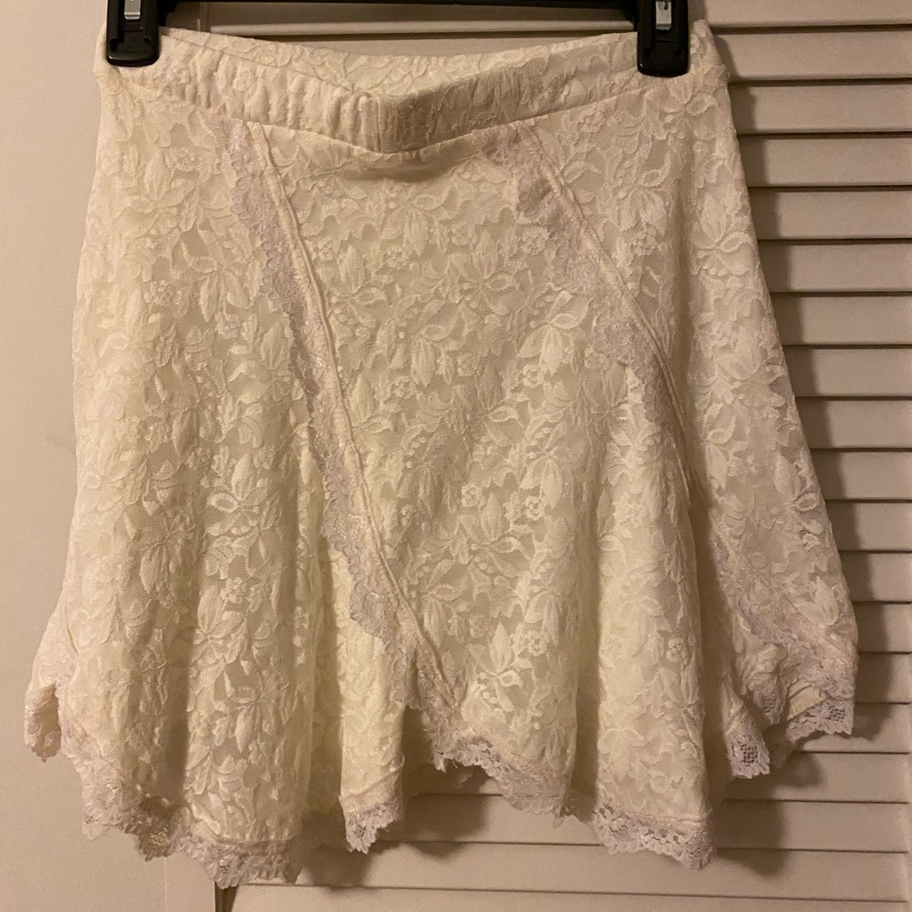 Lace flowy skirt white